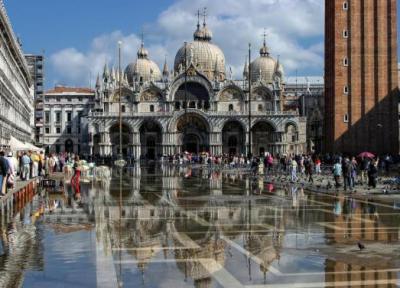 تور ایتالیا: کلیسای سنت مارک ، دلیل ساخت این کلیسا در ایتالیا